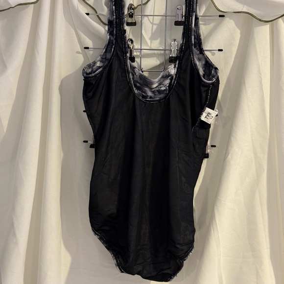 TYR Women's Monochrome Floral One Piece Swimsuit - Picture 6 of 7